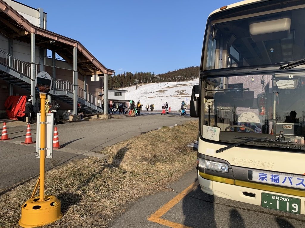 スキージャム勝山内の京福バス バス停