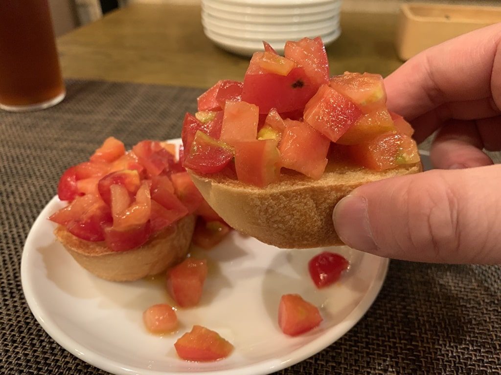 オステリア尾崎の山盛りトマトのブルスケッタ実食