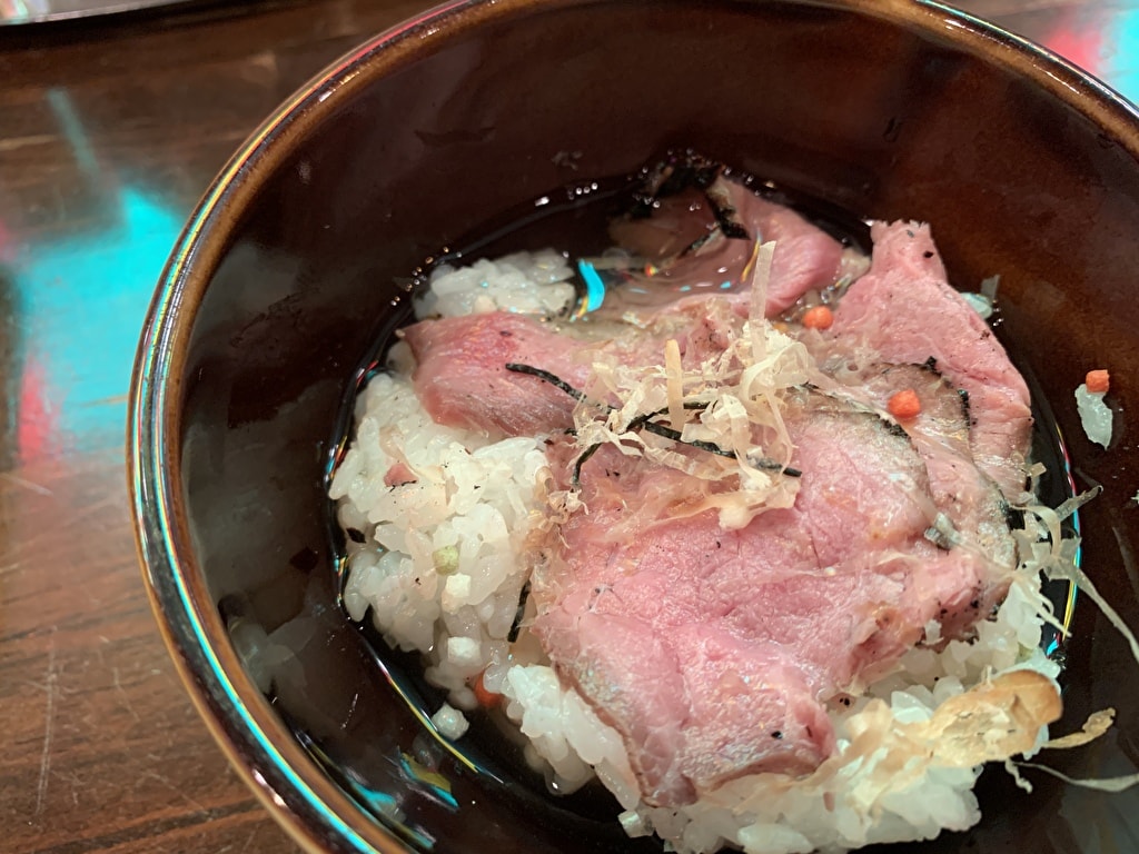 佰食屋肉寿司専科の肉茶漬け実食2