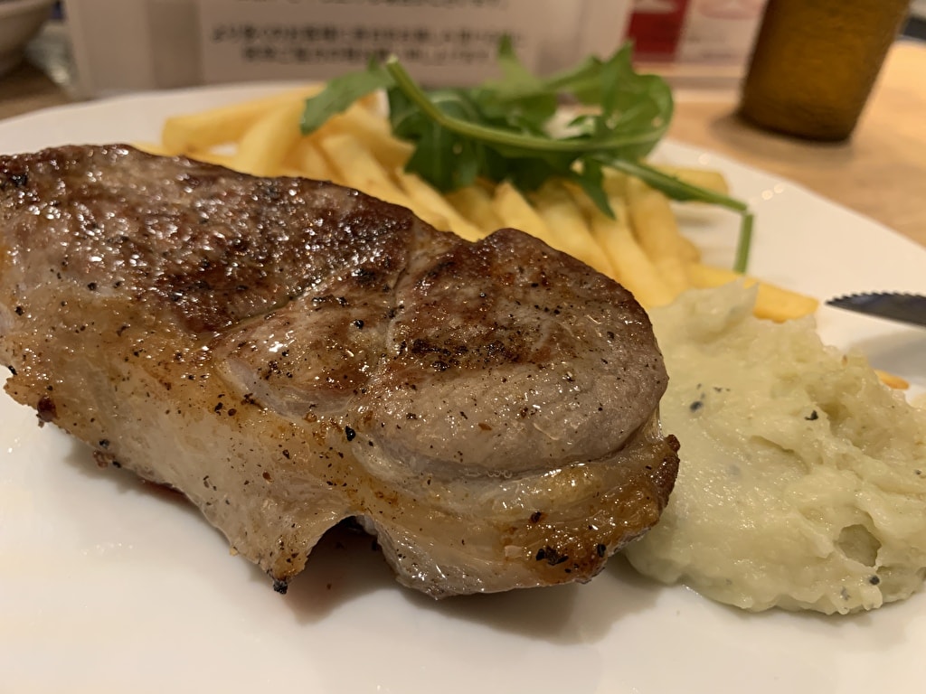 赤白新大阪店の仔羊のヘルシーステーキ-ブルーチーズ風味