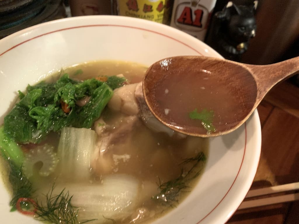 マンボ飯店の肉骨茶（バクテー）スープ