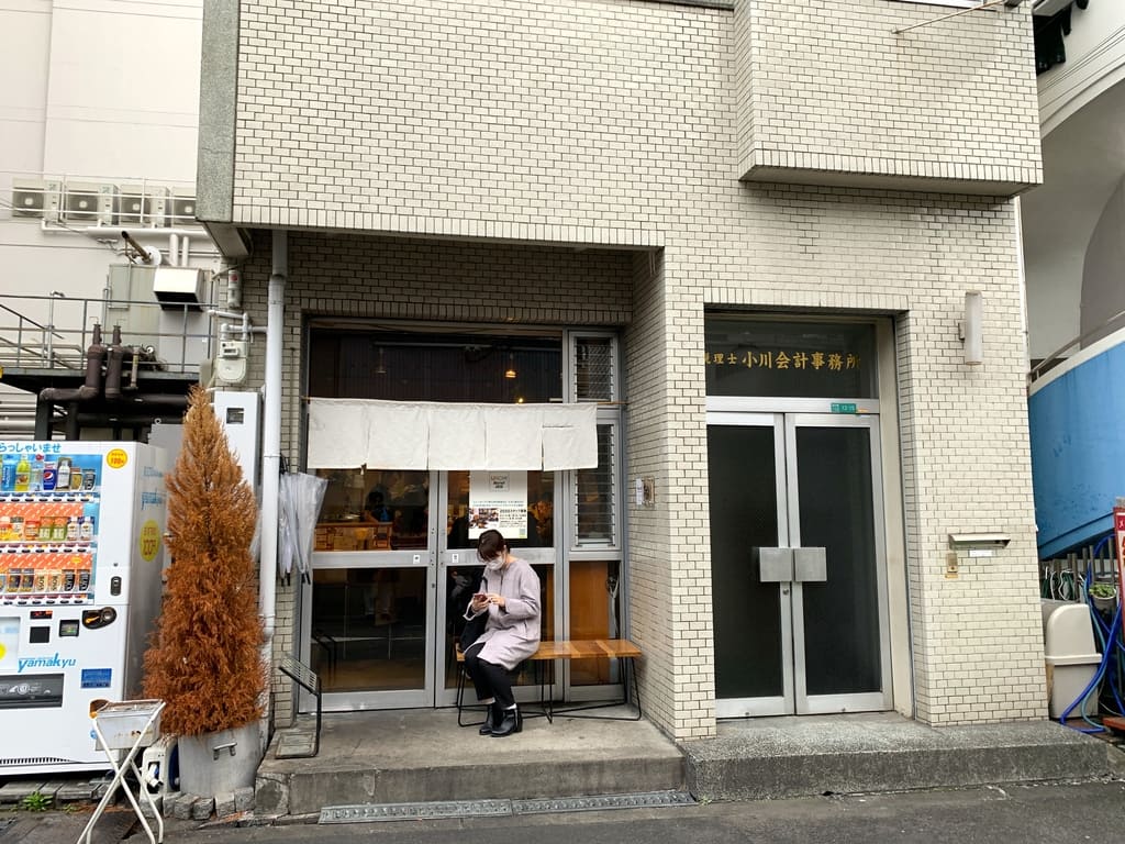 人類みな麺類 大阪本店