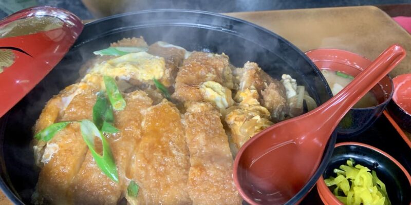 国境食堂のカツ丼大蓋開け