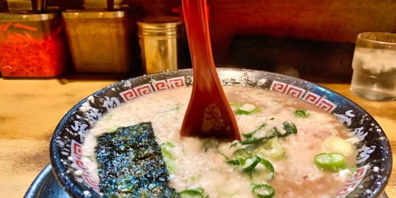 無鉄砲大阪本店のとんこつラーメンできるだけこってりレンゲ立て