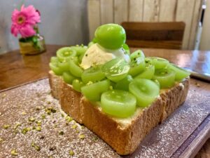 オソラカフェの岡山県産晴王とシャインマスカットトースト3