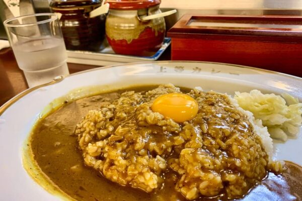 福島上等カレー本店のカレーライス卵黄のせ近影