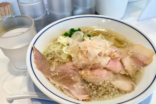 らーめん鱗 茨木店の塩らーめん近影