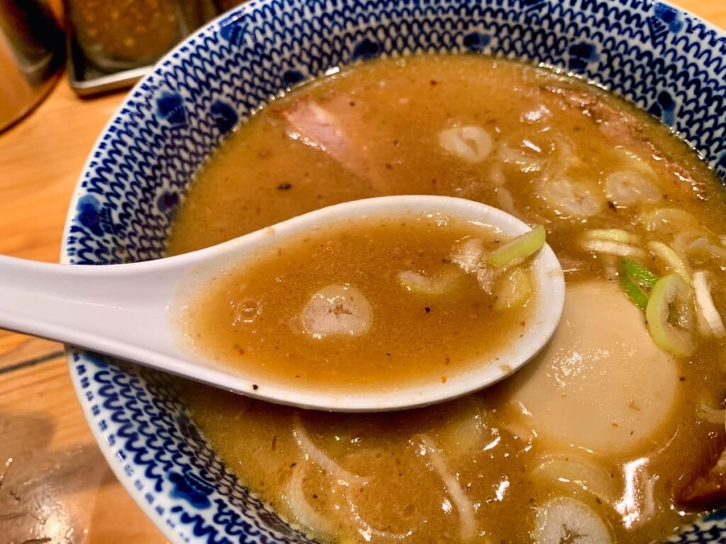 つじ田 御茶ノ水店の濃厚特製つけ麺スープ