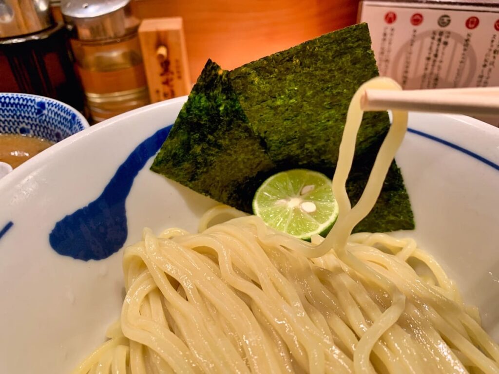 つじ田 御茶ノ水店の濃厚特製つけ麺実食1