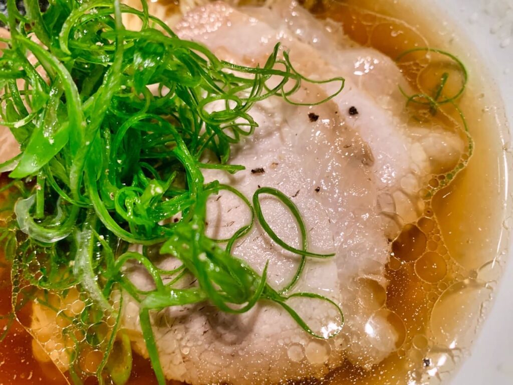鴨出汁中華そばROKUの鴨清湯麺チャーシュー
