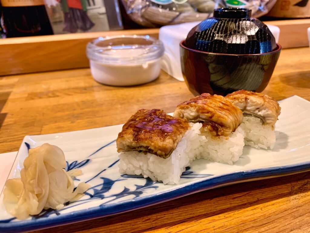 穴子・活魚料理 でん助の押し寿司