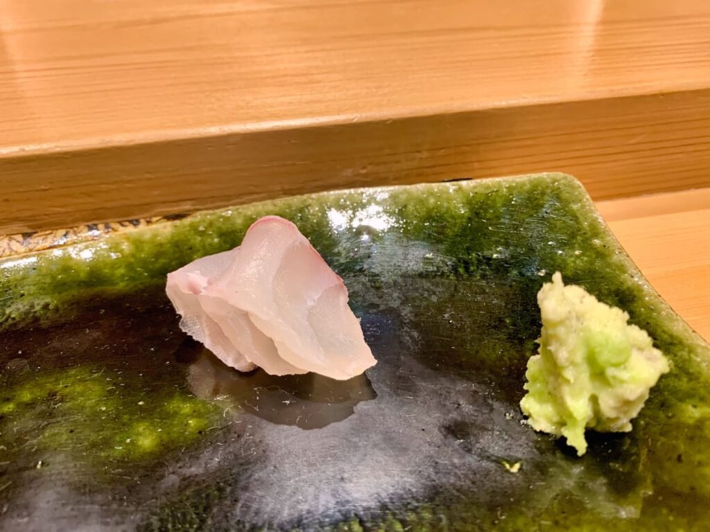 寿司割烹魚紋の鯛の刺身