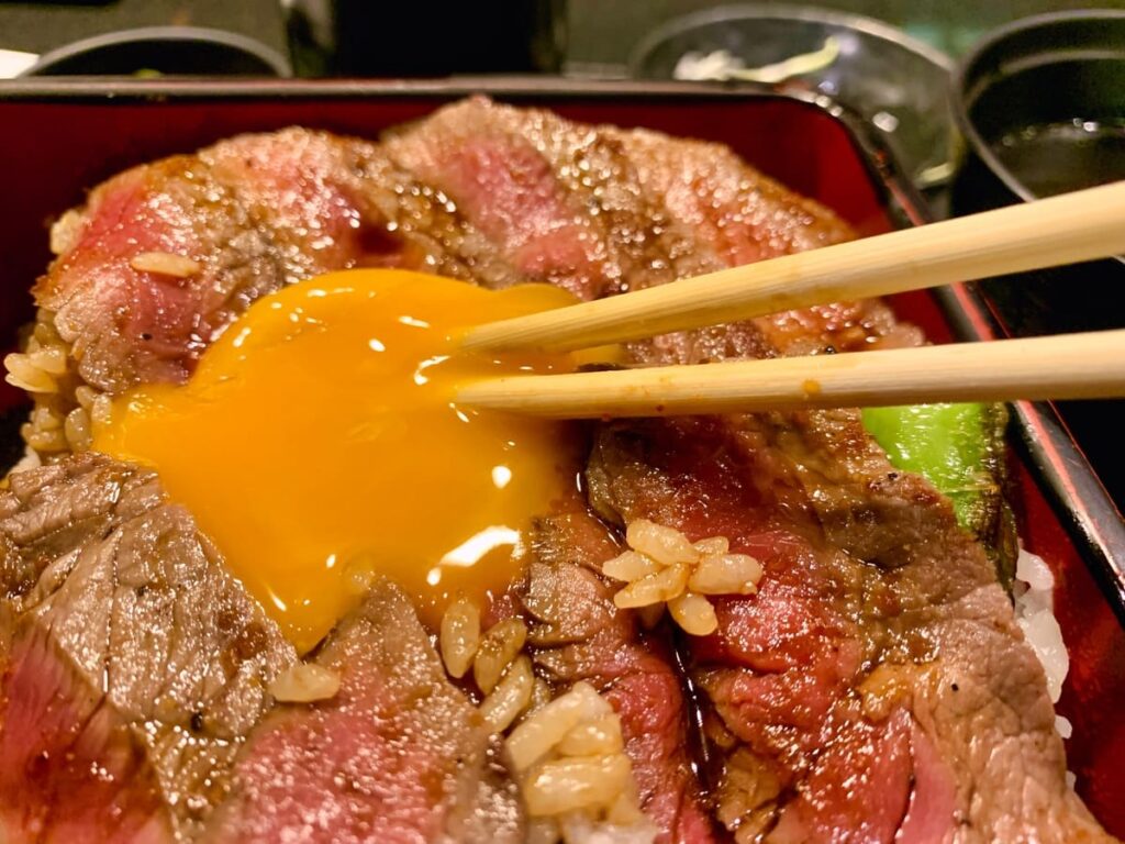 本みやけ 阪急三番街店のステーキ重実食2