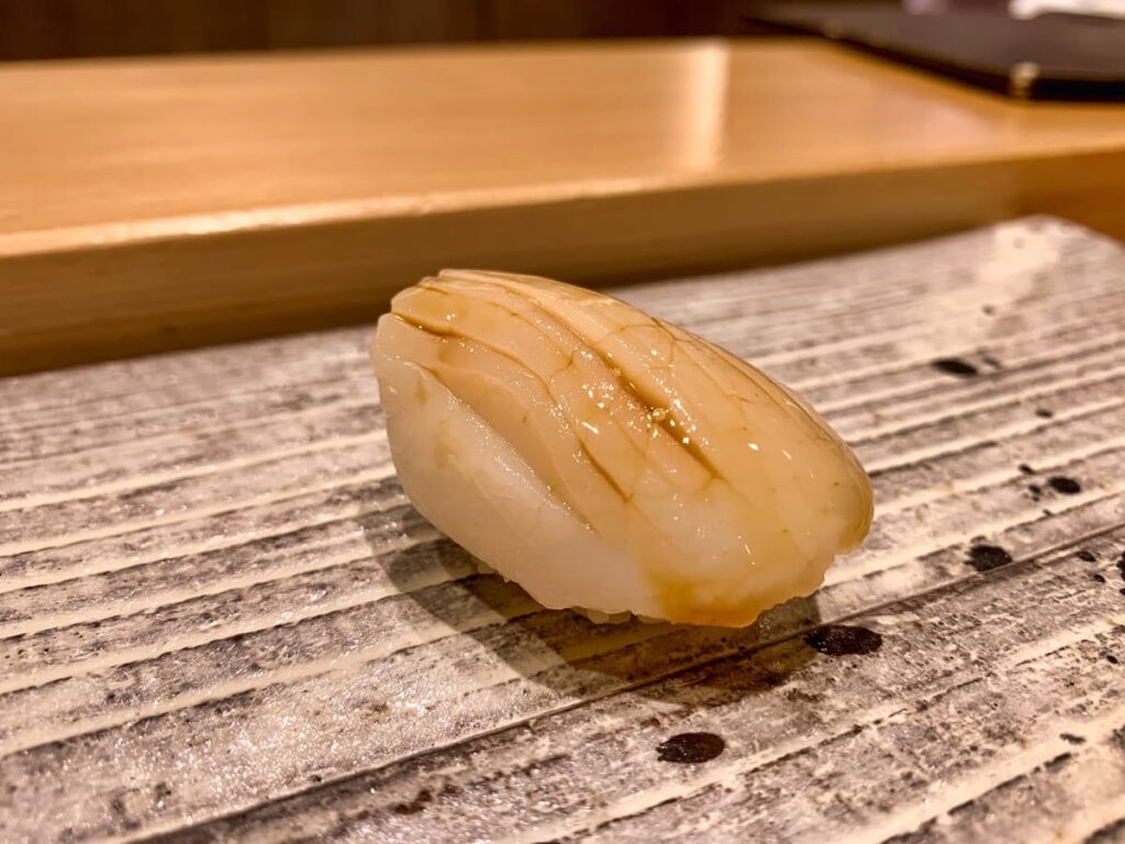 寿司割烹魚紋のホタテ