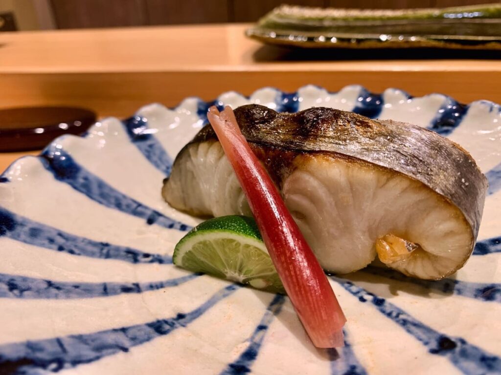 寿司割烹魚紋のさわらの塩焼き
