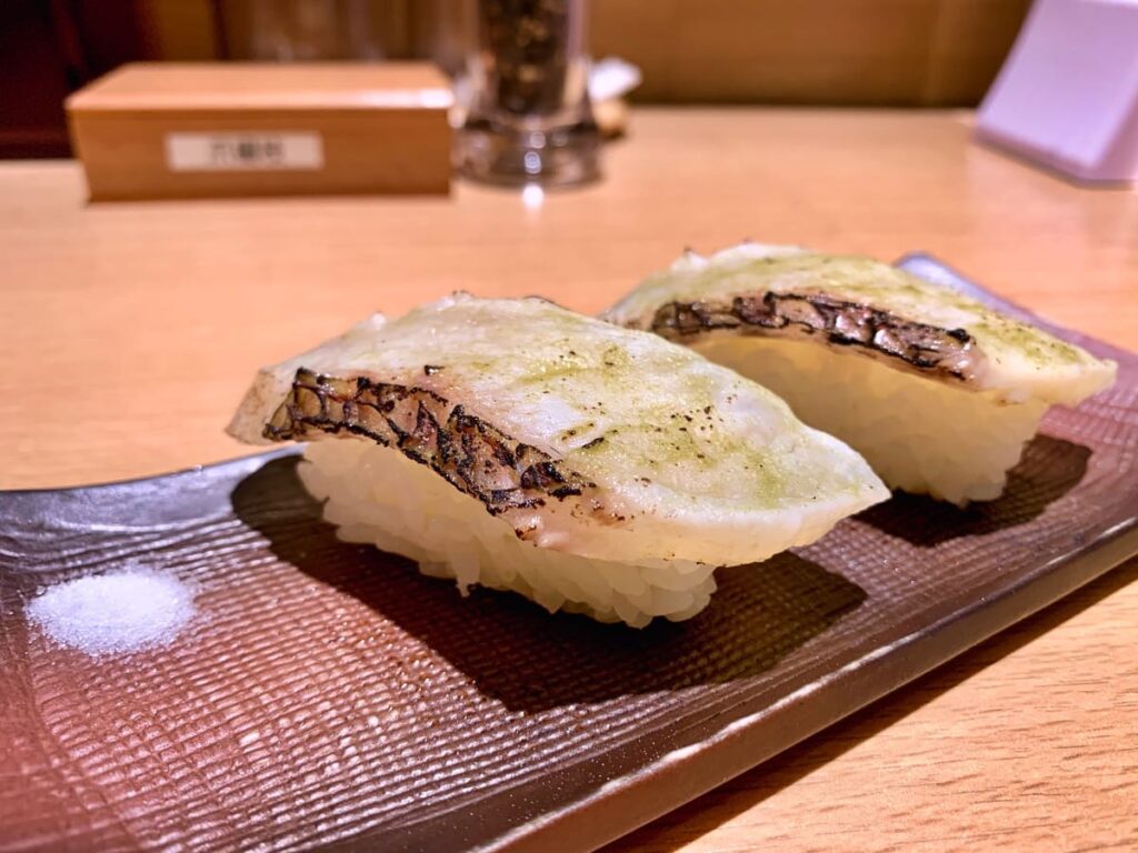 うまい麺には福来たる西中島店の鯛の昆布〆炙り寿司