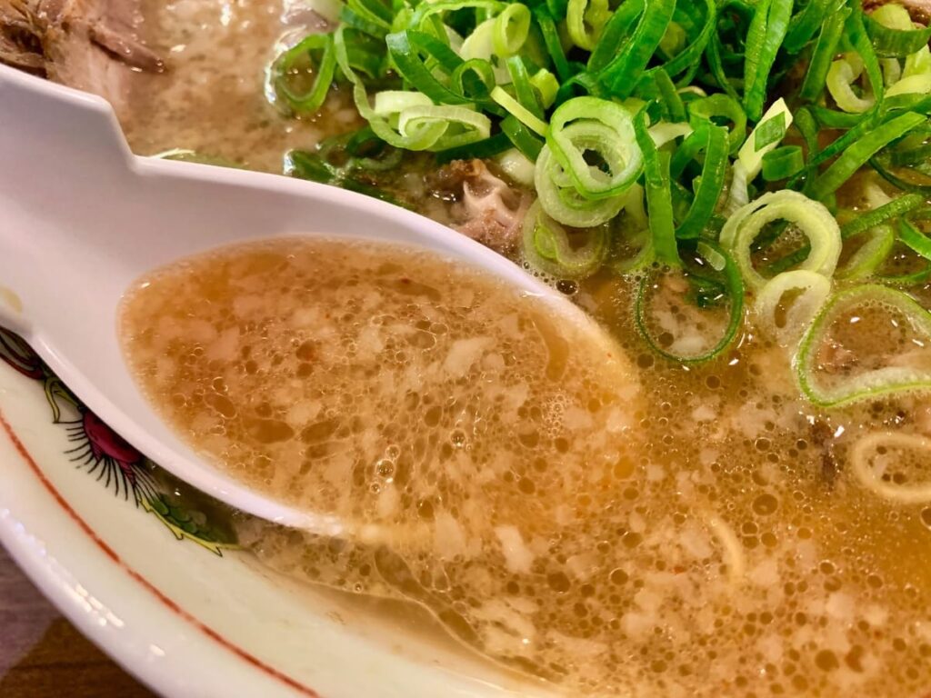 ますたに京都拉麺小路店のチャーシュー麺スープ
