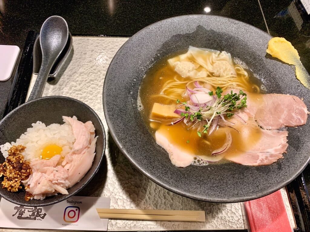 鶏soba座銀 神戸本店の飛魚出汁貝sobaのミニ鶏チャーシュー丼セット