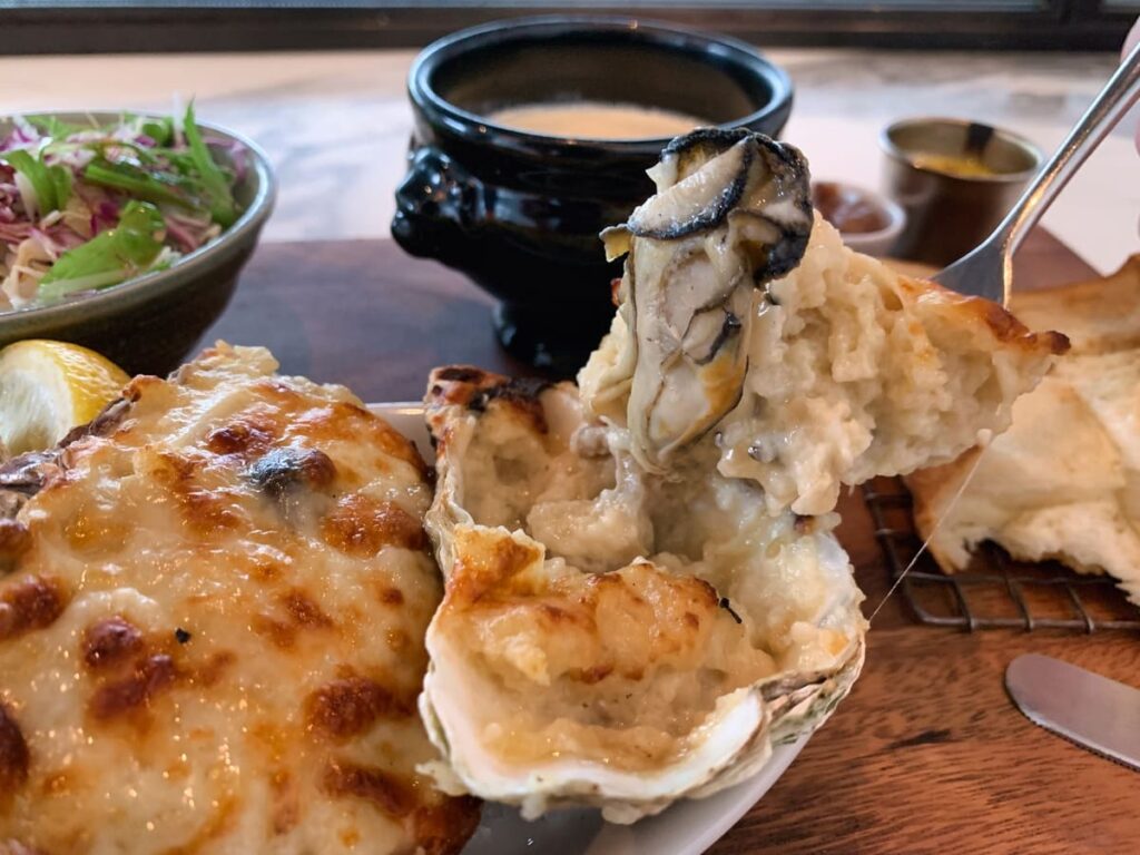 梅田 ワーフの高級食パンと牡蠣づくしのスペシャルランチ牡蠣グラタン