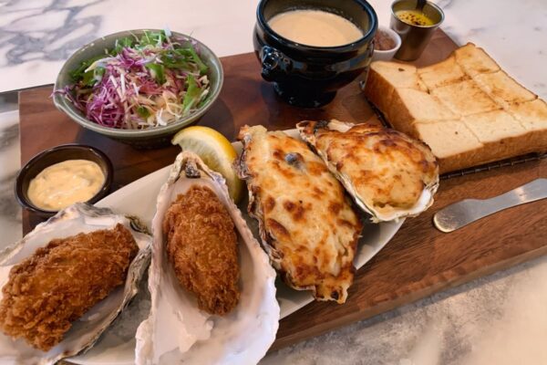 梅田 ワーフの高級食パンと牡蠣づくしのスペシャルランチ斜め上から