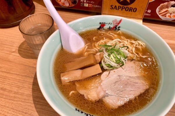 梅光軒新千歳空港店の醤油ラーメン