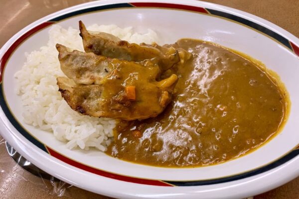 みよしの狸小路店のぎょうざカレー近影