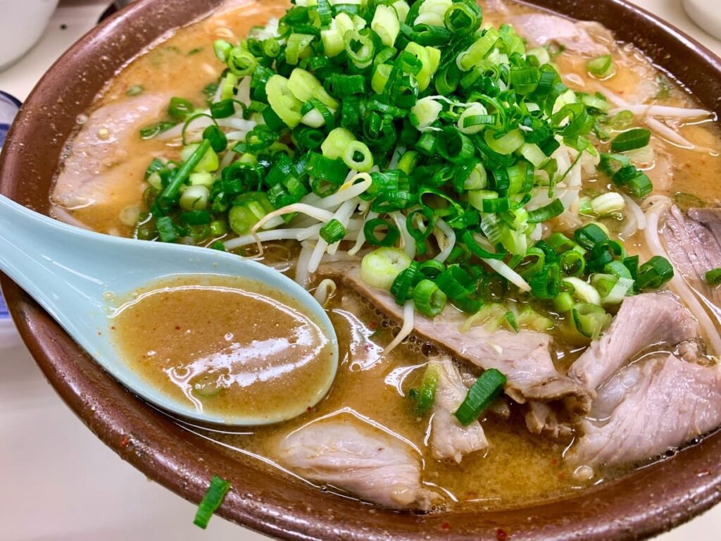 ラーメン大栄本店の味噌チャーシュー麺大盛りスープ