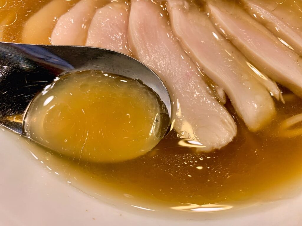 メトロラーメンの貝出汁ラーメンスープ