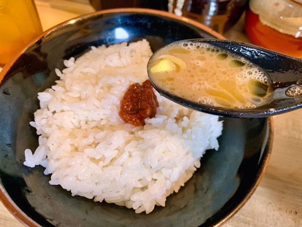 初代 麺家あくた川のごはん+豆板醤+スープ