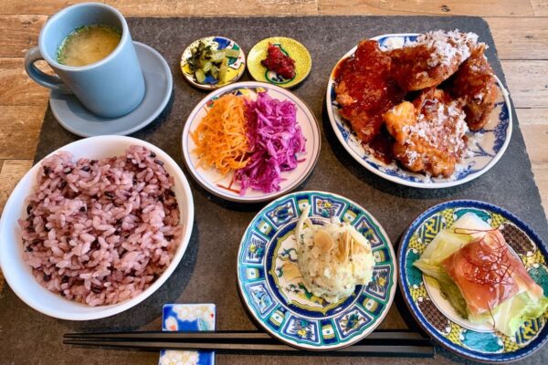 食堂カフェpotto 吹田紫金山店の一汁六菜plate
