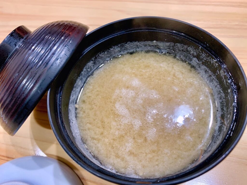 寿司割烹こい勢の味噌汁