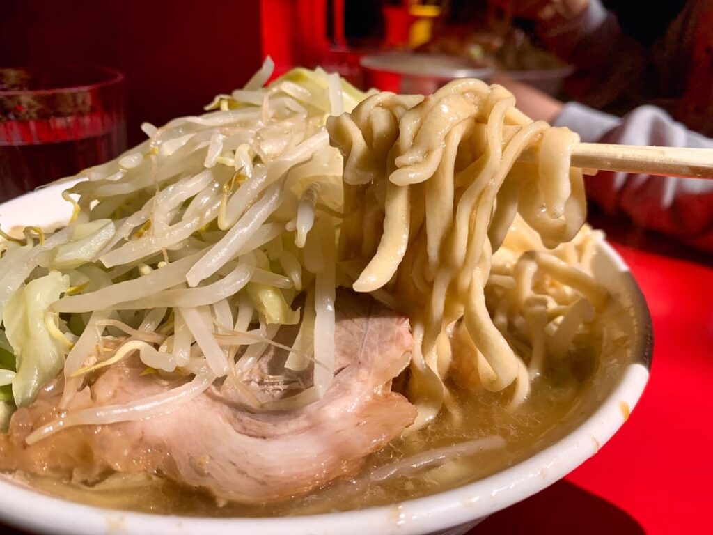 ラーメン二郎 三田本店のラーメン麺