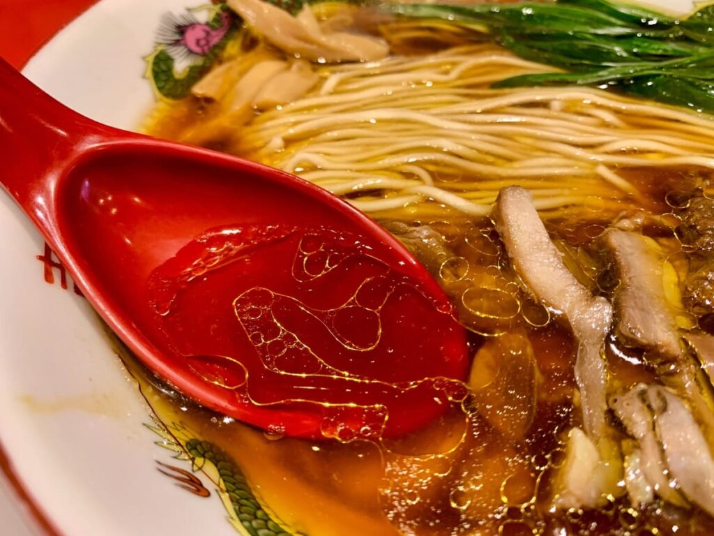中華そばふじい 芦原橋本店のかしわそばスープ