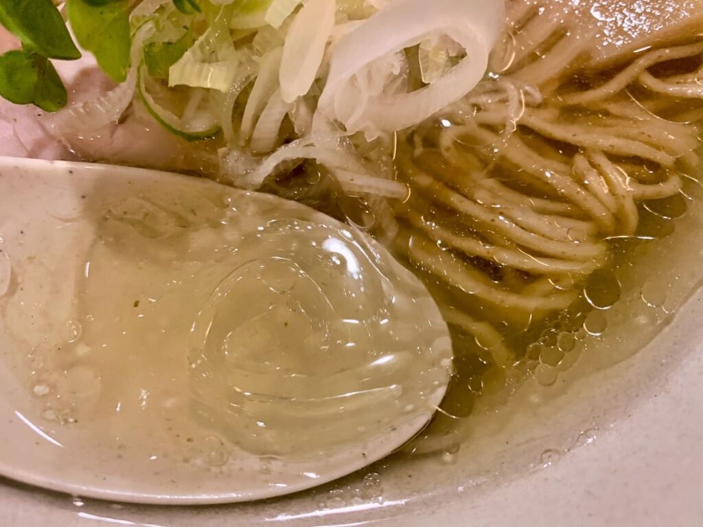 麺屋一慶の塩チャーシュー麺スープ