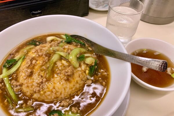 神楽坂飯店の肉かけチャーハン2