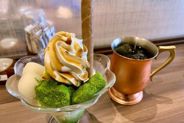 からふね屋珈琲 三条本店の黒みつと抹茶わらびもちパフェ1