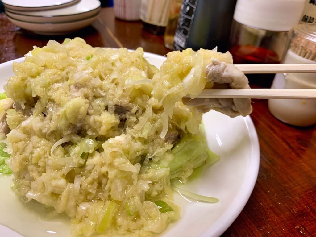 餃子屋満園 三宮店の蒸し鶏実食