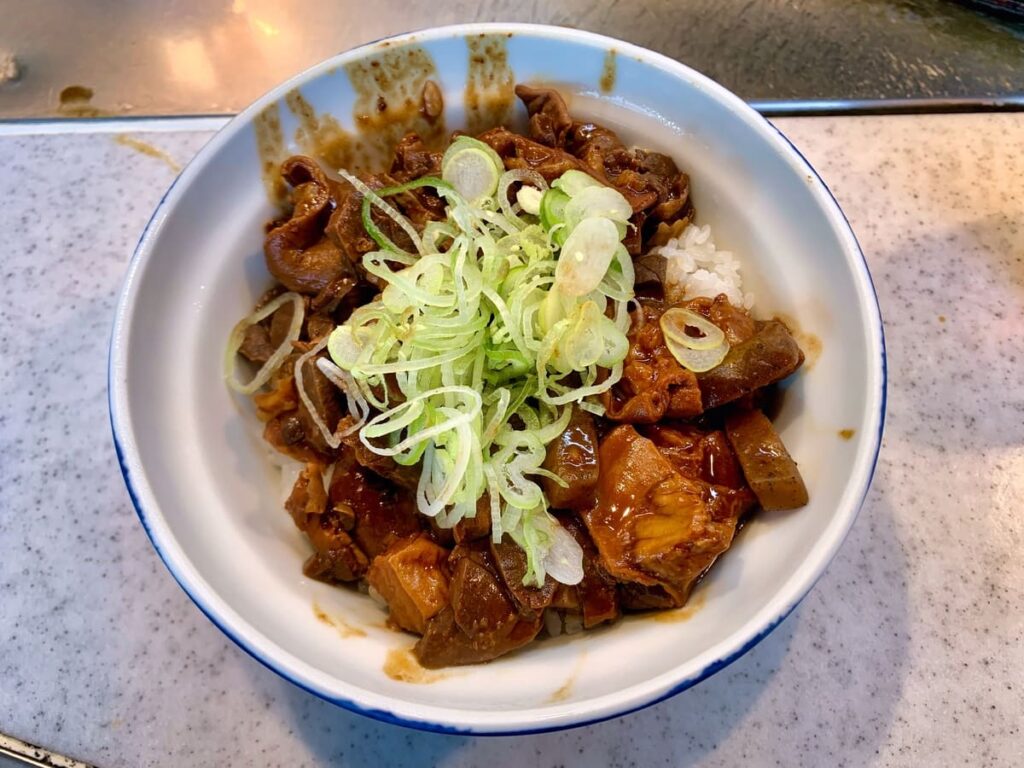 牛丼 ホルモン きつねやのホルモン丼1