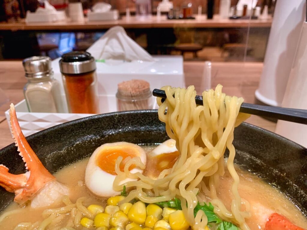 麺屋開高 新千歳空港店のカニだし味噌らー麺麺