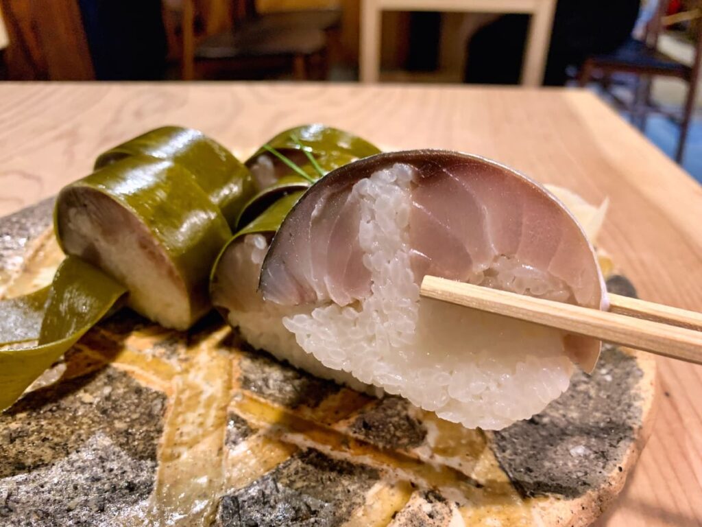 いづ重の鯖姿寿司実食