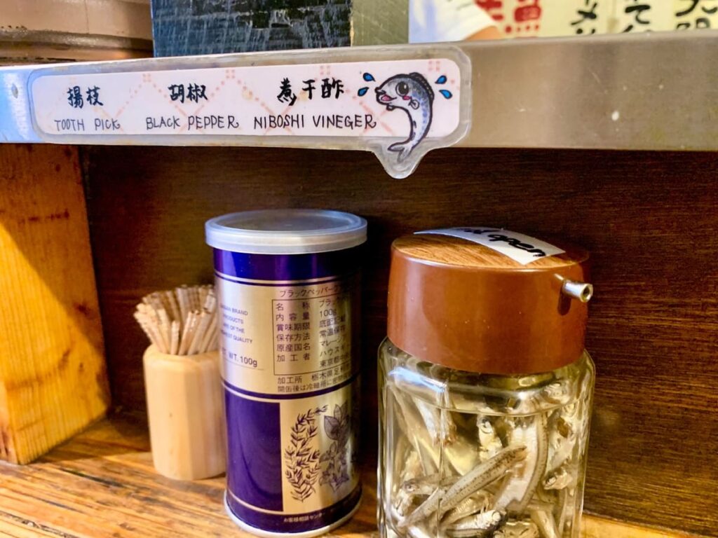 すごい煮干ラーメン凪 新宿ゴールデン街店本館の卓上調味料
