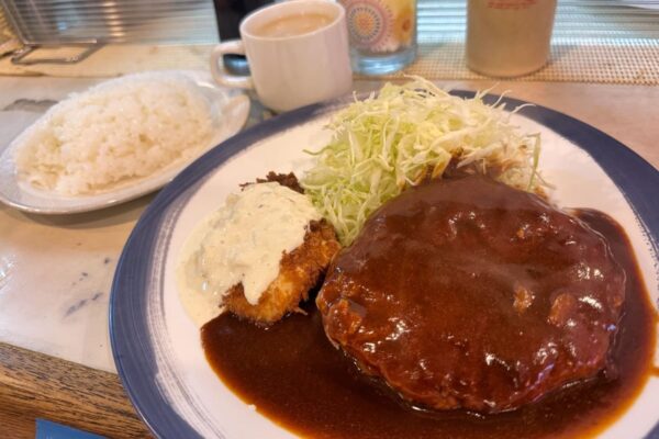 レストラン亜樹の日替ランチ ハンバーグと魚フライ近影