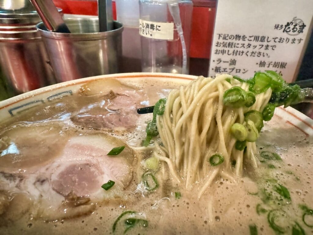 博多だるま本店のラーメン麺