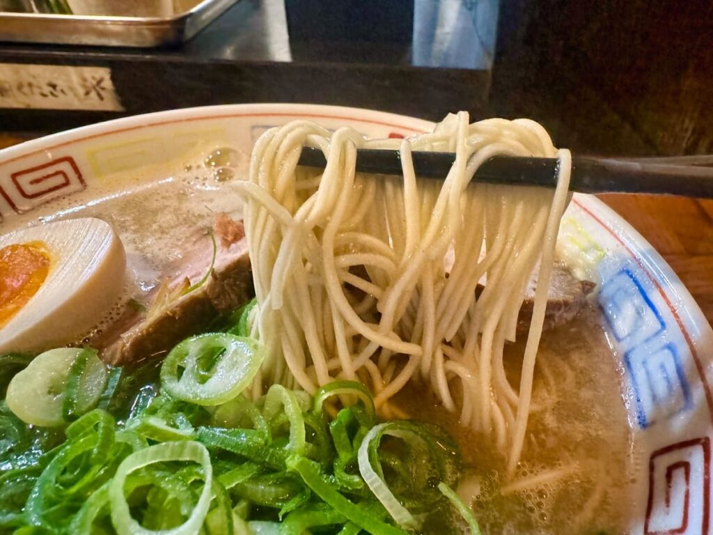 秀ちゃんラーメンとんぼ店のとんぼラーメン麺