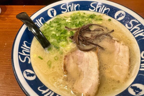 博多らーめんShinShin天神本店の博多ShinShinらーめん3