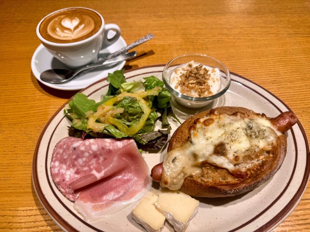 パンとエスプレッソと嵐山庭園の季節のホットドッグセット1