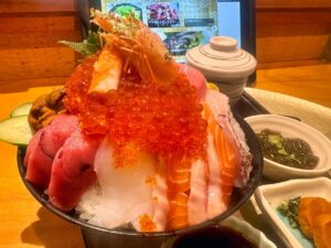 塚本鮮魚店の極上海鮮丼3