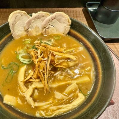 麺処むらじ 柳馬場六角の鶏黒ラーメン2