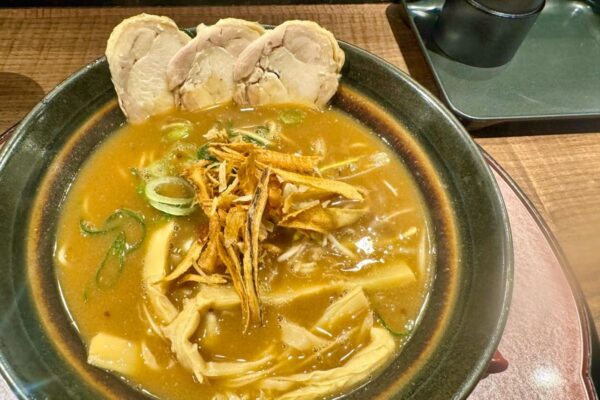 麺処むらじ 柳馬場六角の鶏黒ラーメン2