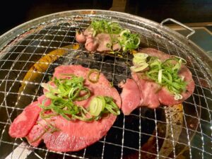 肉屋の台所 京都木屋町ミートの牛タン調理中2